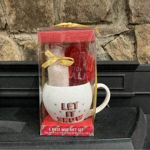 Kohl’s 5 Piece Mug Gift Set: Lotion, Body Gel, Bath Salts, Mug, Shower Pouf
